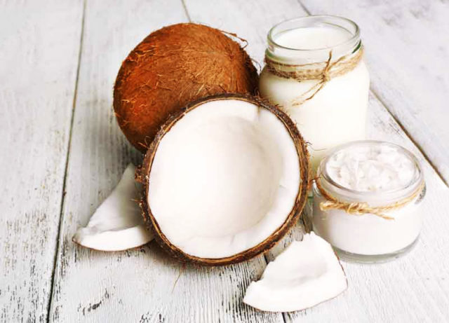 Как использовать кокосовое масло для волос в домашних условиях?